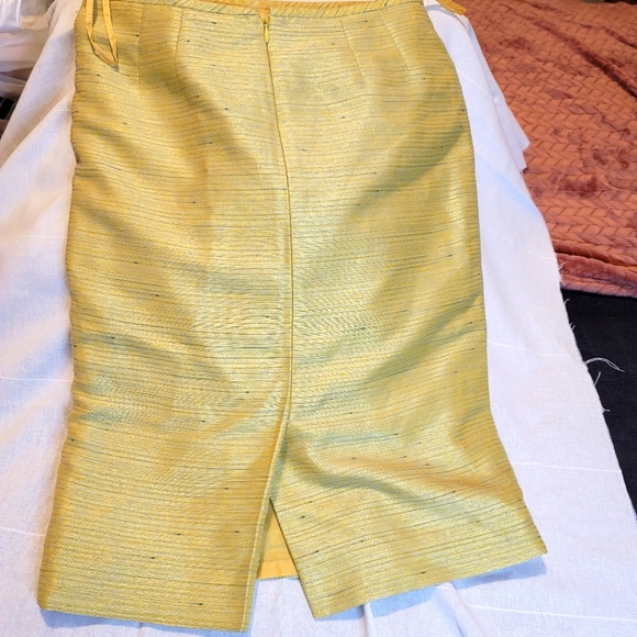 ELEGANT SKIRT/ Size 6 P - Picture 2 of 5